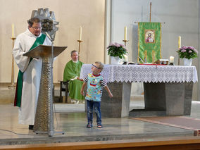 Heilige Messe mit Pfarrer Martin Fischer und Diakon Alexander von Rüden (Foto: Karl-Franz Thiede)